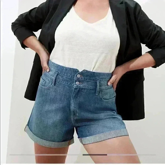 Banana Republic Petite High-Rise Pieced Pull-On Denim Short - Picture 5 of 9